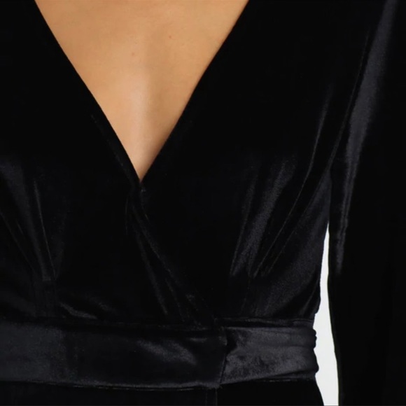 Petal + Pup Long Sleeve Marion Velvet Wrap Dress NWT - Picture 2 of 14